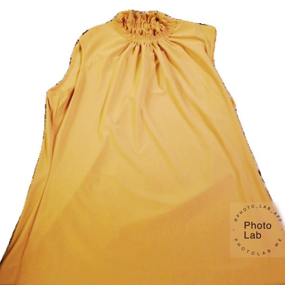 💕$7!💕Like New Beautiful Mustard Colored top - Picture 2 of 6